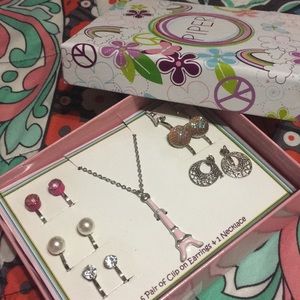 6 pair of Earrings & 1 necklace - N E W✨